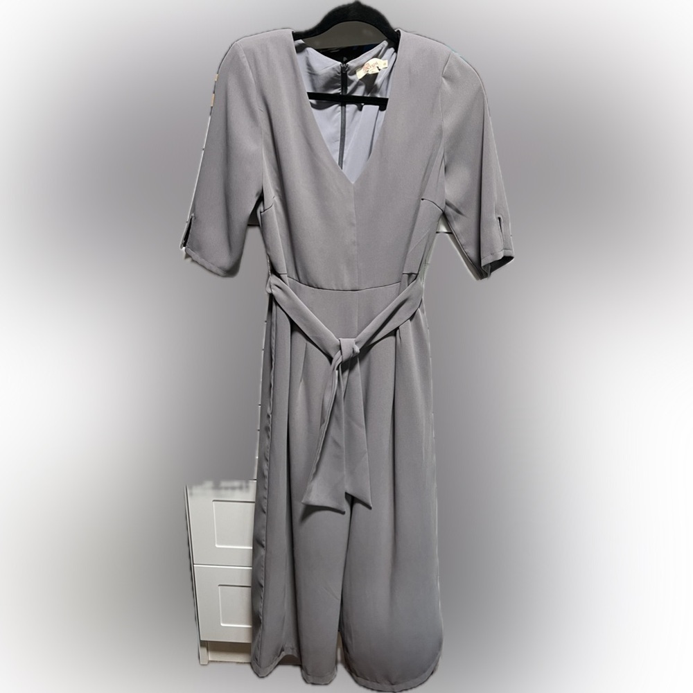 Elegant Gray V-Neck Aryeh jumpsuit (D1) - Picture 5 of 10